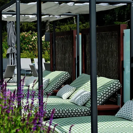 Отель The Well Колбот